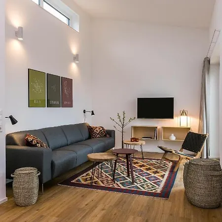 Marissa Apartment *